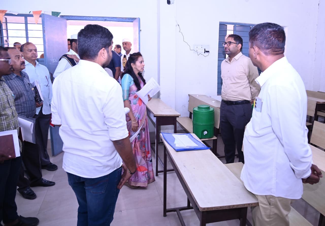 రామగుండం మున్సిపల్ కార్పొరేషన్ నామినేషన్ల స్వీకరణ ప్రక్రియను పరిశీలించిన జిల్లా కలెక్టర్ కోయ శ్రీ హర్ష 